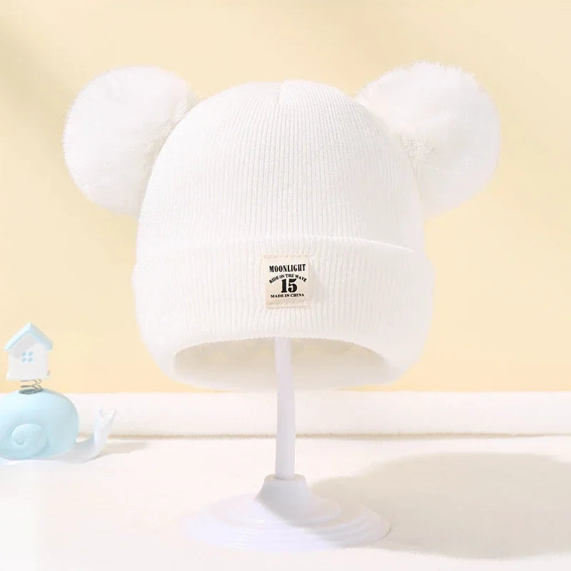 Bonnet Bébé Pompons Ourson – Chaud, Doux et Craquant !