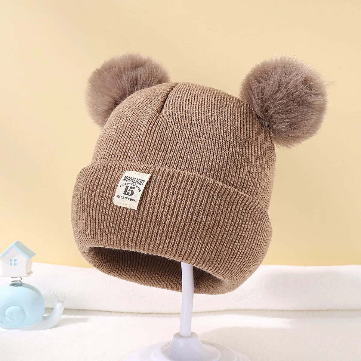 Bonnet Bébé Pompons Ourson – Chaud, Doux et Craquant !