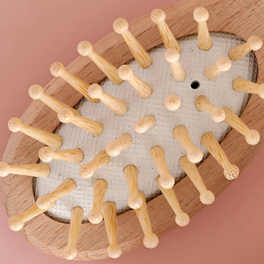 Kit de soins bébé 6 pièces – Brosses, peigne, ciseaux, lime et accessoires dans une trousse pratique