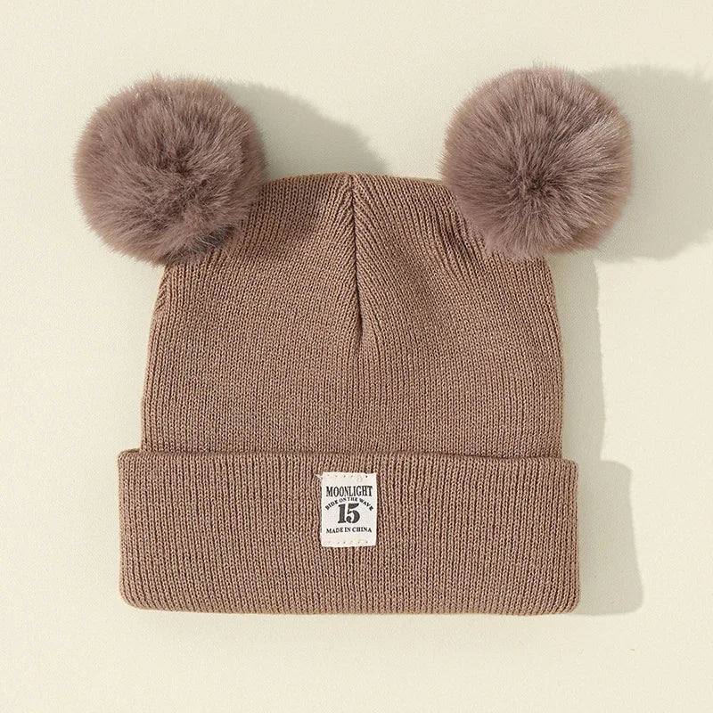 Bonnet Bébé Pompons Ourson – Chaud, Doux et Craquant !