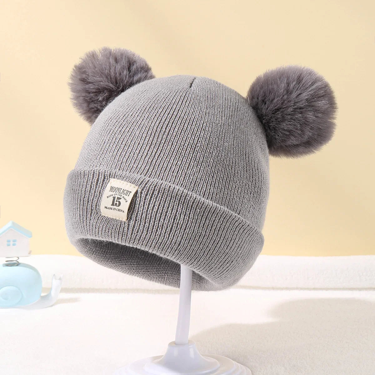 Bonnet Bébé Pompons Ourson – Chaud, Doux et Craquant !