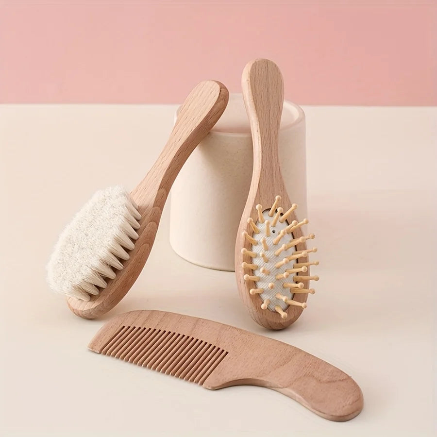 Kit de soins bébé 6 pièces – Brosses, peigne, ciseaux, lime et accessoires dans une trousse pratique