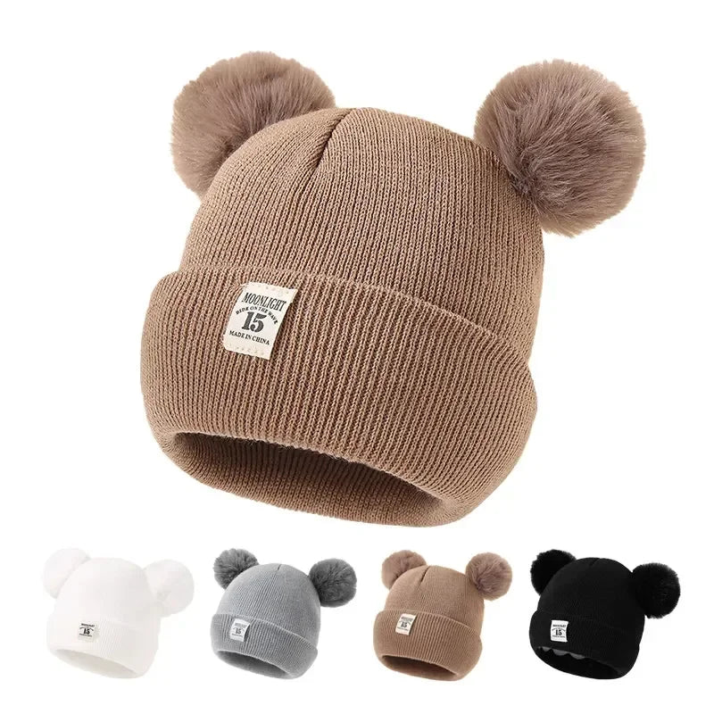 Bonnet Bébé Pompons Ourson – Chaud, Doux et Craquant !