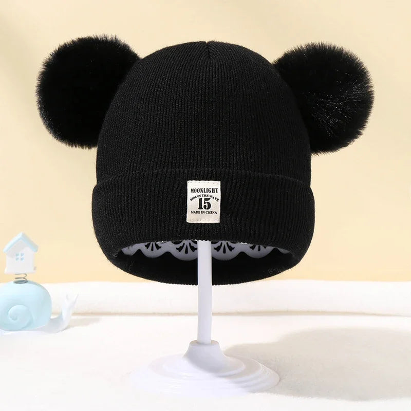 Bonnet Bébé Pompons Ourson – Chaud, Doux et Craquant !