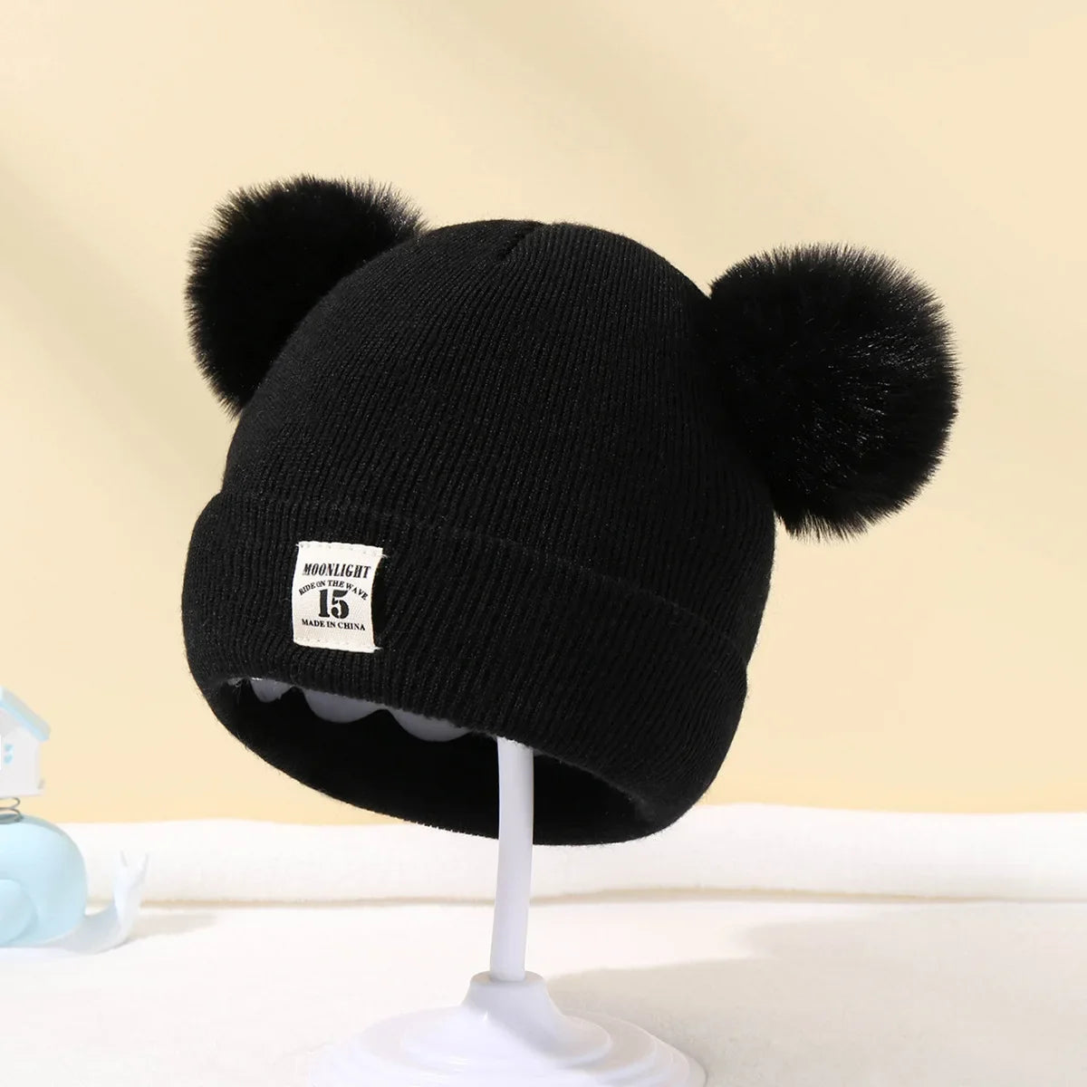 Bonnet Bébé Pompons Ourson – Chaud, Doux et Craquant !